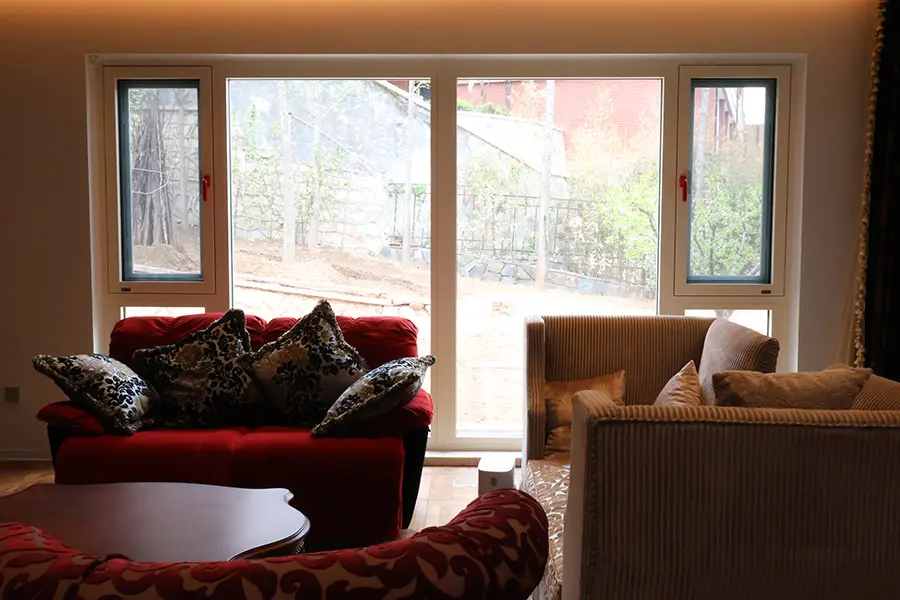 How to choose between aluminum windows and aluminum clad wooden windows2.jpg